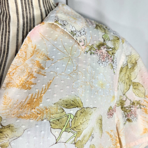 Caribbean Joe White & Multi Swiss Dot Floral V Neck Button Down Top Size 1X - Picture 2 of 8